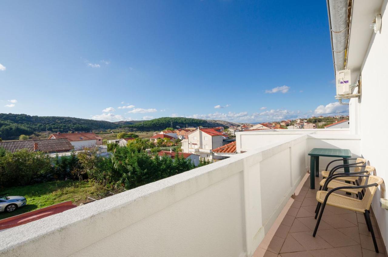 Apartments Pela Lopar Εξωτερικό φωτογραφία