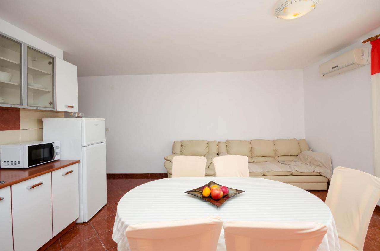 Apartments Pela Lopar Εξωτερικό φωτογραφία