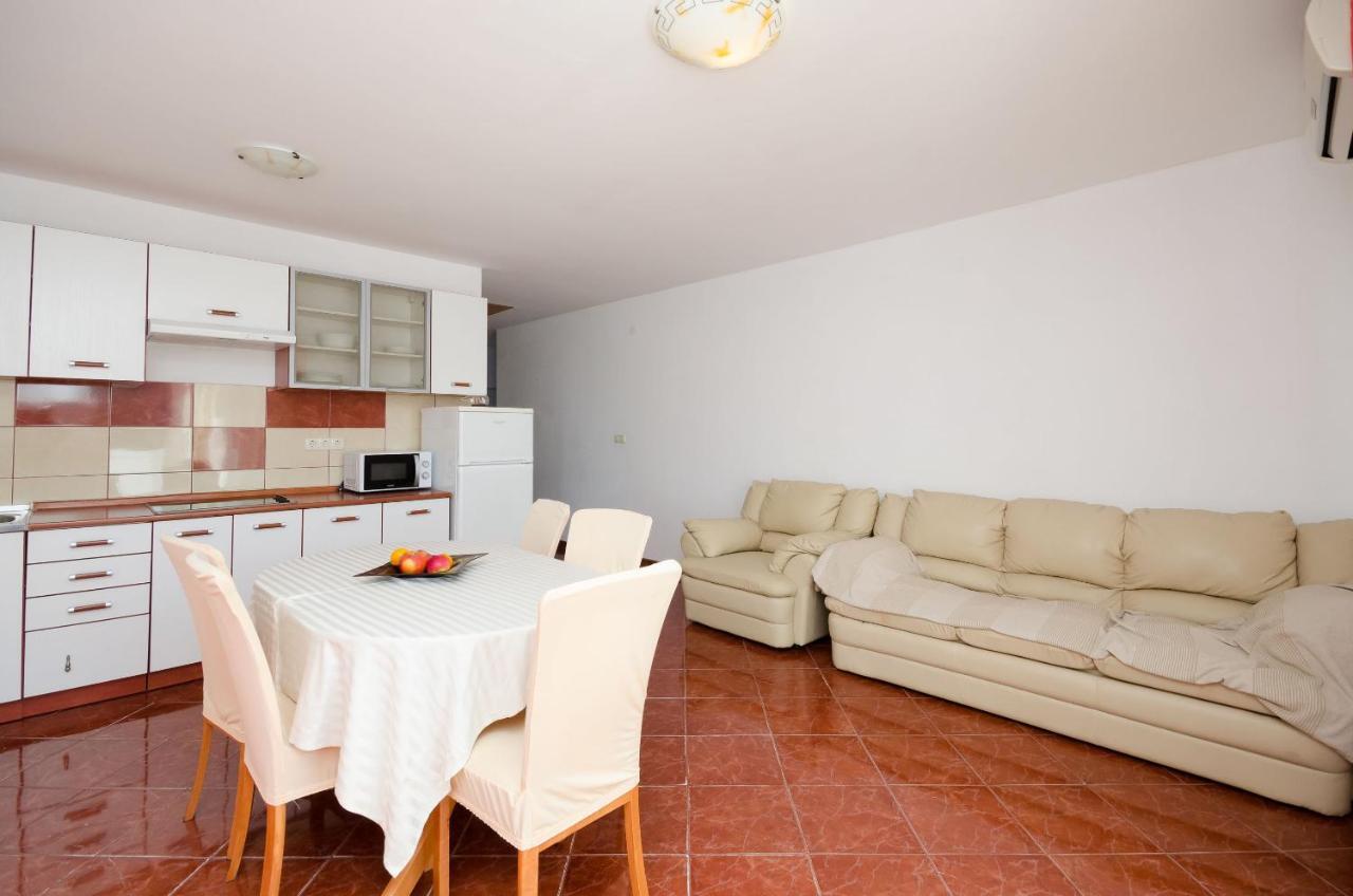 Apartments Pela Lopar Εξωτερικό φωτογραφία