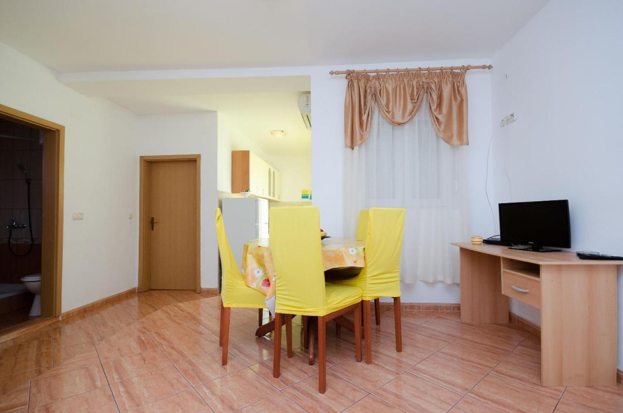 Apartments Pela Lopar Εξωτερικό φωτογραφία