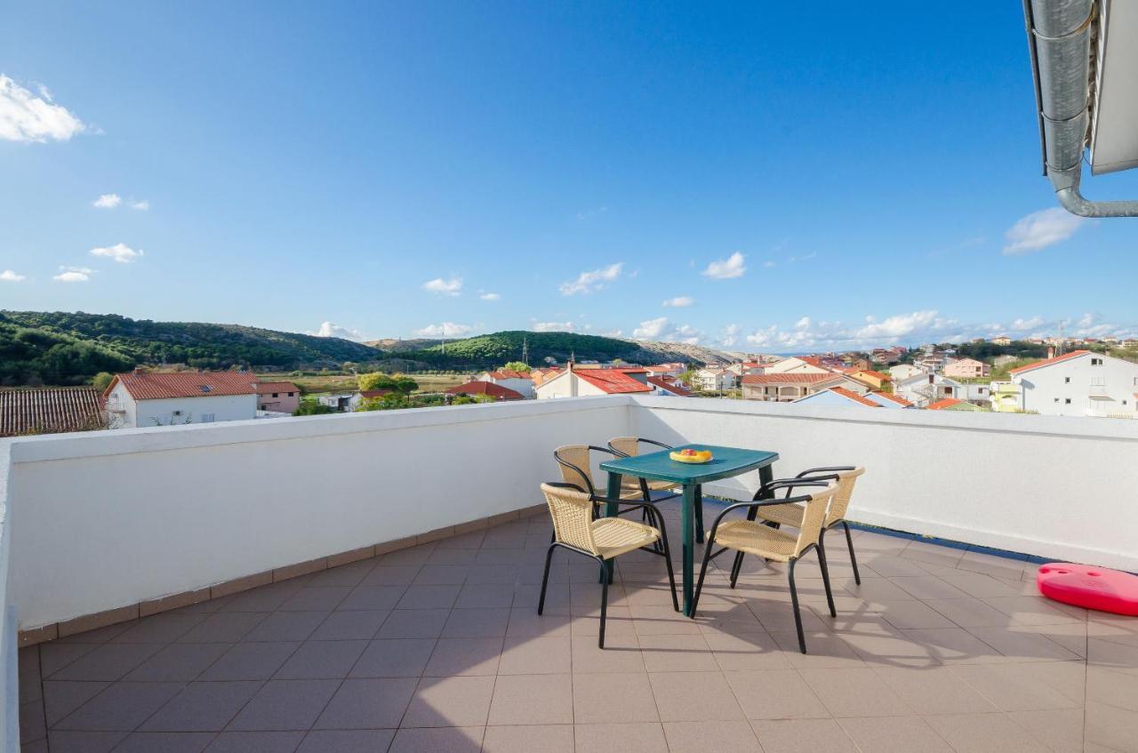 Apartments Pela Lopar Εξωτερικό φωτογραφία