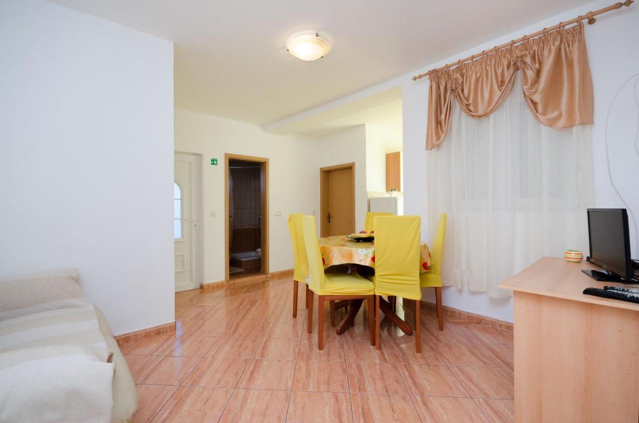 Apartments Pela Lopar Εξωτερικό φωτογραφία