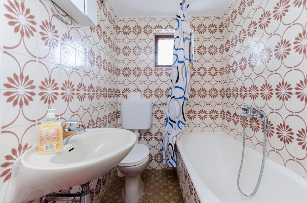 Apartments Pela Lopar Εξωτερικό φωτογραφία